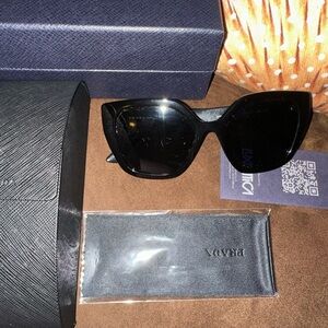 Brand new in box Prada PR24XS polarized sunnies